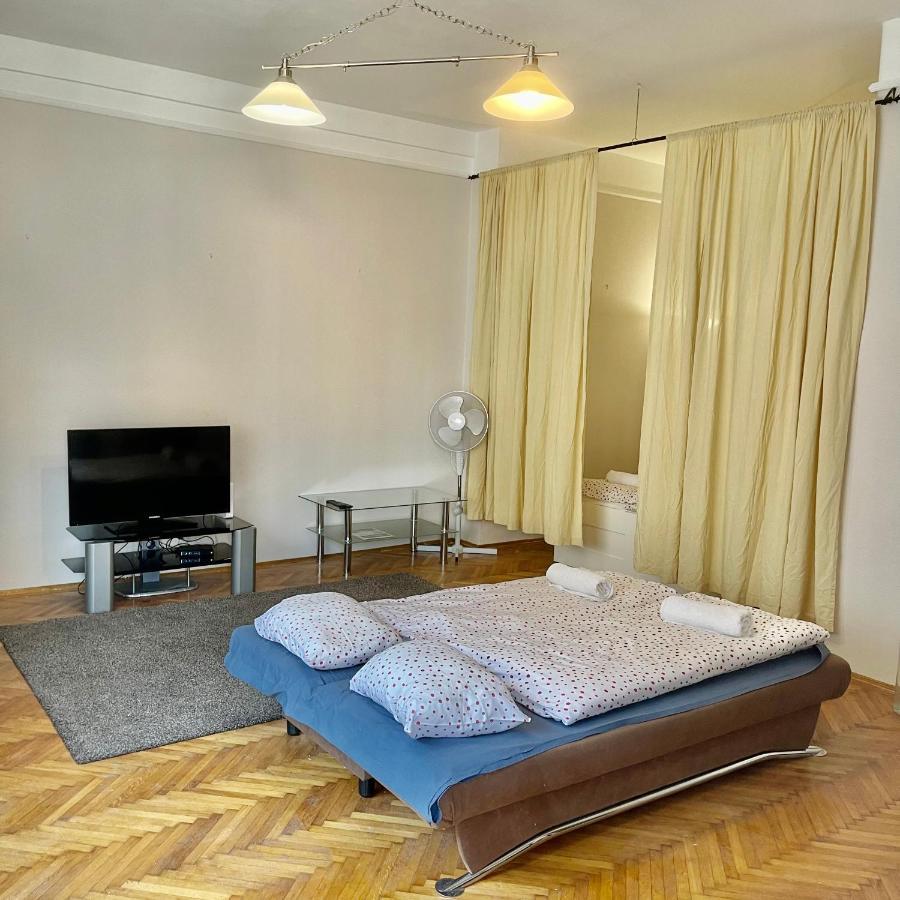 Elizabeth Bridge With Gellert-Hill View Apartment Budapest Luaran gambar