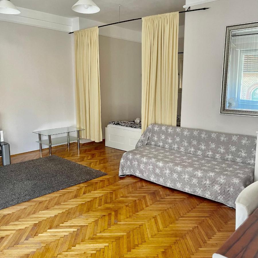 Elizabeth Bridge With Gellert-Hill View Apartment Budapest Luaran gambar